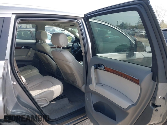 2011 Audi Q7 Premium Plus z VIN WA1LGAFE0BD009109, wystawiony jako IAAI lot #42133125 z przebiegiem 186 352 mil mil oraz . Historia ofert i sprzedaży dostępna na DreamBid. Obrazek 8.