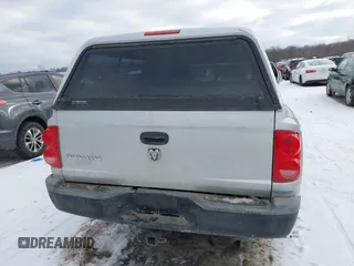 2006 Dodge Dakota ST with VIN 1D7HE28K56S636387, listed as a IAAI auction lot 41305723 with 104,821 mi miles and . Bid and sale history available at carsss.com. Image 16.