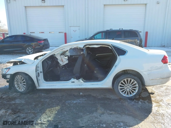 2016 Volkswagen Passat 1.8T SE w/Technology with VIN 1VWBS7A36GC020005, listed as a IAAI auction lot 41640152 with 1 mi miles. Bid and sale history available at carsss.com. Image 15.