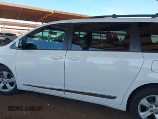 2017 Toyota Sienna LE Auto Access Seat with VIN 5TDKZ3DC5HS820717, listed as a IAAI auction lot 41884712 with 42,592 mi miles. Bid and sale history available at carsss.com. Image 14.
