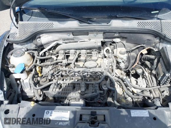 2018 Volkswagen Beetle SE with VIN 3VWJD7AT2JM710412, listed as a IAAI auction lot 41868455 with 1 mi miles. Bid and sale history available at carsss.com. Image 10.