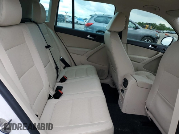 2014 Volkswagen Tiguan SE z VIN WVGAV3AX5EW551477, wystawiony jako Copart lot #55773245 z przebiegiem 153 437 mil mil oraz Czysty tytuł • Clean title. Historia ofert i sprzedaży dostępna na DreamBid. Obrazek 11.