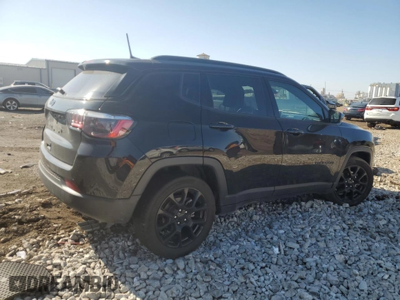 2022 Jeep Compass Altitude with VIN 3C4NJCBB2NT187786, listed as a Copart auction lot 53027925 with 45,894 mi miles and Salvage title. Bid and sale history available at DreamBid. Image 3.