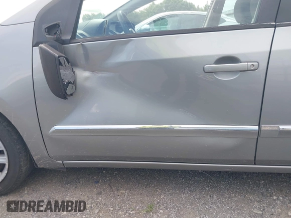 2010 Nissan Sentra S z VIN 3N1AB6AP2AL651182, wystawiony jako IAAI lot #42463092 z przebiegiem 131 556 mil mil oraz . Historia ofert i sprzedaży dostępna na DreamBid. Obrazek 6.