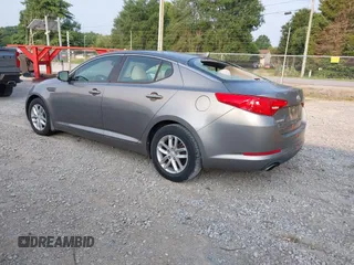 2013 Kia Optima LX z VIN 5XXGM4A79DG200479, wystawiony jako IAAI lot #42412641 z przebiegiem 183 916 mil mil oraz . Historia ofert i sprzedaży dostępna na DreamBid. Obrazek 3.
