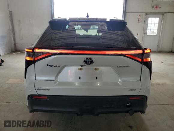 2023 Toyota bZ4X XLE z VIN JTMABACA4PA021222, wystawiony jako Copart lot #50700705 z przebiegiem 14 750 mil mil oraz Szkoda całkowita • Salvage title. Historia ofert i sprzedaży dostępna na DreamBid. Obrazek 6.