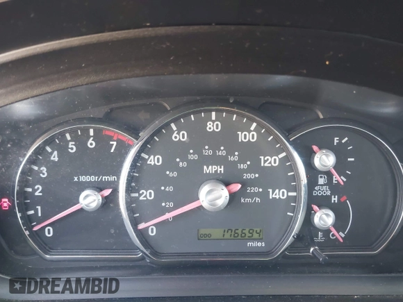 2006 Mitsubishi Galant DE with VIN 4A3AB26F66E014659, listed as a IAAI auction lot 41829572 with 176,694 mi miles. Bid and sale history available at carsss.com. Image 7.