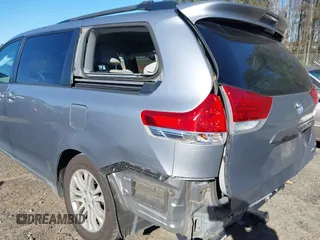 2011 Toyota Sienna XLE AAS with VIN 5TDYK3DC5BS039959, listed as a IAAI auction lot 41803881 with 129,479 mi miles. Bid and sale history available at carsss.com. Image 20.