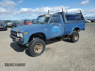 1983 Toyota Pickup z VIN JT4RN48D0D0062446, wystawiony jako Copart lot #59037805 z przebiegiem 157 999 mil mil oraz Czysty tytuł • Clean title. Historia ofert i sprzedaży dostępna na DreamBid. Obrazek 1.