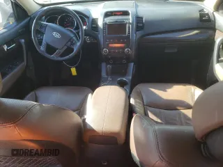 2012 Kia Sorento EX z VIN 5XYKUDA23CG291368, wystawiony jako Copart lot #42061635 z przebiegiem 134 472 mil mil oraz Szkoda całkowita • Salvage title. Historia ofert i sprzedaży dostępna na DreamBid. Obrazek 8.