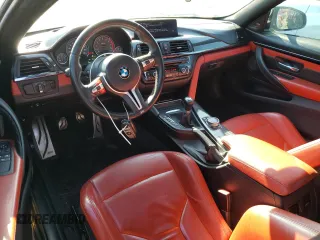 2015 BMW M4 z VIN WBS3R9C57FK329427, wystawiony jako Copart lot #53252995 z przebiegiem 94 039 mil mil oraz Szkody całkowita. Historia ofert i sprzedaży dostępna na DreamBid. Obrazek 8.