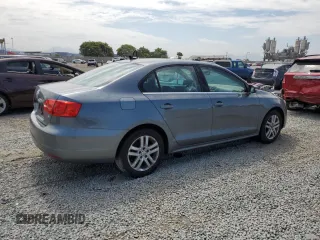 2014 Volkswagen Jetta SE with VIN 3VWD17AJ8EM285840, listed as a Copart auction lot 63943435 with 137,555 mi miles and Clean title. Bid and sale history available at DreamBid. Image 3.