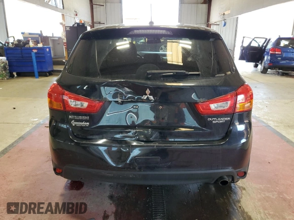 2015 Mitsubishi Outlander SE z VIN 4A4AR4AU1FE008955, wystawiony jako Copart lot #62471585 z przebiegiem 151 806 mil mil oraz Szkoda całkowita • Salvage title. Historia ofert i sprzedaży dostępna na DreamBid. Obrazek 6.