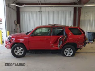 2024 Toyota 4Runner SR5 z VIN JTEMU5JR1R6227607, wystawiony jako IAAI lot #42335792 z przebiegiem 23 646 mil mil oraz . Historia ofert i sprzedaży dostępna na DreamBid. Obrazek 14.