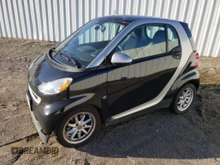 2008 Smart fortwo Pure z VIN WMEEJ31X78K128849, wystawiony jako Copart lot #44351215 z przebiegiem 144 175 mil mil oraz Tytuł czysty. Historia ofert i sprzedaży dostępna na DreamBid. Obrazek 1.