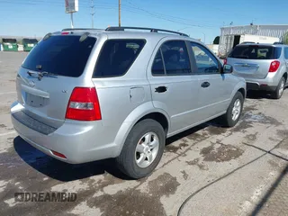 2009 Kia Sorento LX with VIN KNDJD735695866584, listed as a IAAI auction lot 42094393 with 95,008 mi miles. Bid and sale history available at carsss.com. Image 4.
