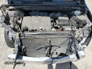 2018 Toyota Highlander SE with VIN 5TDJZRFH1JS523764, listed as a Copart auction lot 58576615 with 55,313 mi miles and Salvage title. Bid and sale history available at DreamBid. Image 12.