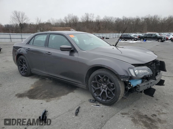 2020 Chrysler 300 S z VIN 2C3CCABG7LH128468, wystawiony jako Copart lot #44922825 z przebiegiem 33 604 mil mil oraz Szkoda całkowita • Salvage title. Historia ofert i sprzedaży dostępna na DreamBid. Obrazek 4.