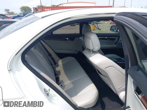 2009 Mercedes-Benz C 300 Sport с VIN WDDGF54XX9R069942, выставлен на аукционе IAAI как лот 42072983 с пробегом 159 064 миль миль и . История ставок и продаж доступна на DreamBid. Изображение 8.