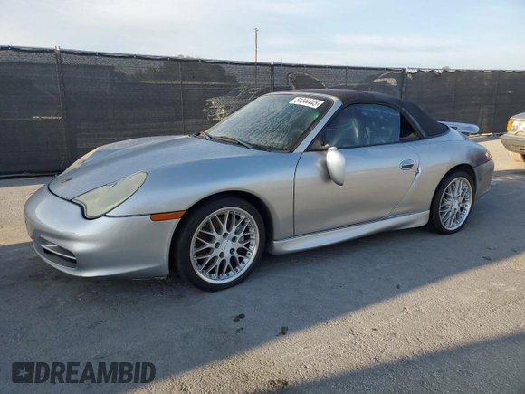 2002 Porsche 911 z VIN WP0CA29962S651664, wystawiony jako Copart lot #51044445 z przebiegiem 95 958 mil mil oraz Czysty tytuł • Clean title. Historia ofert i sprzedaży dostępna na DreamBid. Obrazek 1.