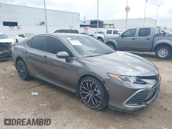 2023 Toyota Camry LE z VIN 4T1C11AK8PU132325, wystawiony jako IAAI lot #42093856 z przebiegiem 29 115 mil mil oraz . Historia ofert i sprzedaży dostępna na DreamBid. Obrazek 1.