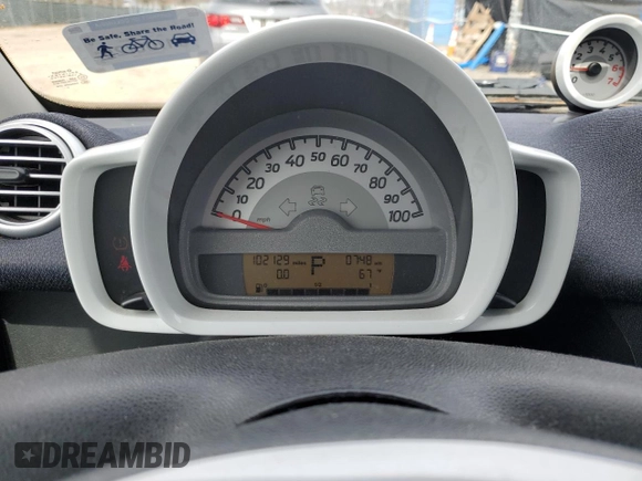 2013 Smart fortwo Passion z VIN WMEEK3BA6DK640099, wystawiony jako Copart lot #50757045 z przebiegiem 102 129 mil mil oraz Czysty tytuł • Clean title. Historia ofert i sprzedaży dostępna na DreamBid. Obrazek 9.