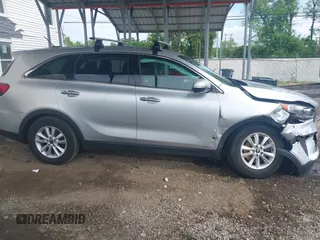 2019 Kia Sorento LX z VIN 5XYPGDA58KG482726, wystawiony jako IAAI lot #42192199 z przebiegiem 79 545 mil mil oraz . Historia ofert i sprzedaży dostępna na DreamBid. Obrazek 13.