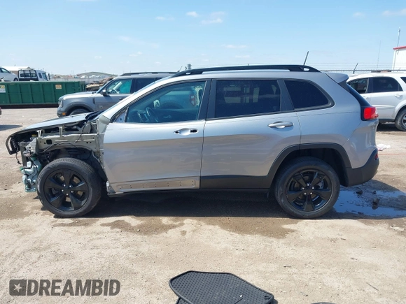 2016 Jeep Cherokee Latitude with VIN 1C4PJLCB2GW185637, listed as a IAAI auction lot 41894019 with 87,888 mi miles and . Bid and sale history available at DreamBid. Image 15.