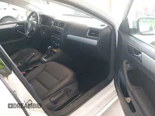 2013 Volkswagen Jetta SE with VIN 3VWDP7AJ3DM450335, listed as a IAAI auction lot 42575198 with 100,184 mi miles and . Bid and sale history available at DreamBid. Image 5.