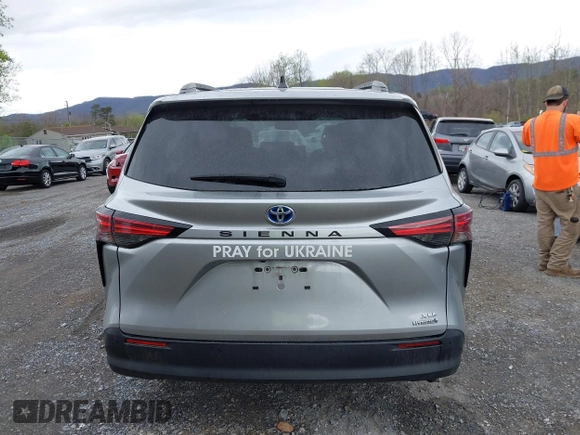 2021 Toyota Sienna XLE with VIN 5TDJRKEC1MS027266, listed as a IAAI auction lot 41956093 with 61,341 mi miles. Bid and sale history available at carsss.com. Image 16.