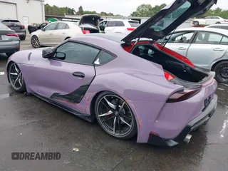 2021 Toyota Supra 3.0 z VIN WZ1DB0C03MW040150, wystawiony jako IAAI lot #42704929 z przebiegiem 15 076 mil mil oraz . Historia ofert i sprzedaży dostępna na DreamBid. Obrazek 3.