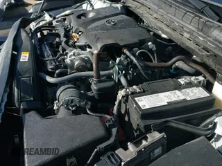 2022 Toyota Camry SE z VIN 4T1G11AK2NU043526, wystawiony jako IAAI lot #43260040 z przebiegiem 124 685 mil mil oraz . Historia ofert i sprzedaży dostępna na DreamBid. Obrazek 18.