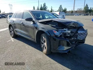 2024 Audi Q8 e-tron Premium Plus z VIN WA15AAGE1RB033711, wystawiony jako Copart lot #88577355 z przebiegiem 13 411 mil mil oraz Szkoda całkowita • Salvage title. Historia ofert i sprzedaży dostępna na DreamBid. Obrazek 11.