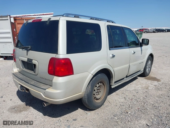 2006 Lincoln Navigator Luxury with VIN 5LMFU27566LJ23992, listed as a IAAI auction lot 41724936 with 189,727 mi miles. Bid and sale history available at carsss.com. Image 4.