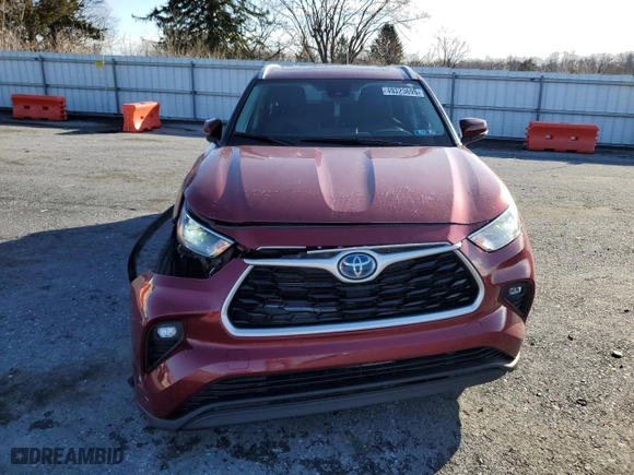 2022 Toyota Highlander Hybrid XLE with VIN 5TDGBRCH6NS540794, listed as a Copart auction lot 49323695 with 61,638 mi miles and Salvage Title. Bid and sale history available at carsss.com. Image 5.