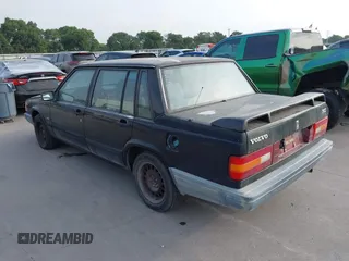 1991 Volvo 740 z VIN YV1FA8841M2525280, wystawiony jako IAAI lot #42151096 z przebiegiem 228 705 mil mil oraz . Historia ofert i sprzedaży dostępna na DreamBid. Obrazek 3.