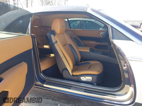 2018 Rolls-Royce Dawn z VIN SCA666D52JU115704, wystawiony jako IAAI lot #41816328 z przebiegiem 41 305 mil mil oraz . Historia ofert i sprzedaży dostępna na DreamBid. Obrazek 5.