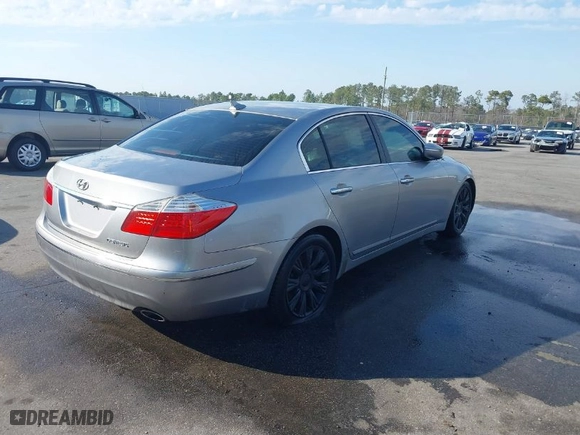 2009 Hyundai Genesis with VIN KMHGC46E99U025626, listed as a IAAI auction lot 41507799 with 182,919 mi miles. Bid and sale history available at carsss.com. Image 4.