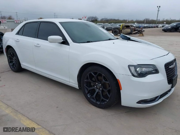 2019 Chrysler 300 with VIN 2C3CCABG7KH569516, listed as a IAAI auction lot 41501701 with NaN miles. Bid and sale history available at carsss.com. Image 1.