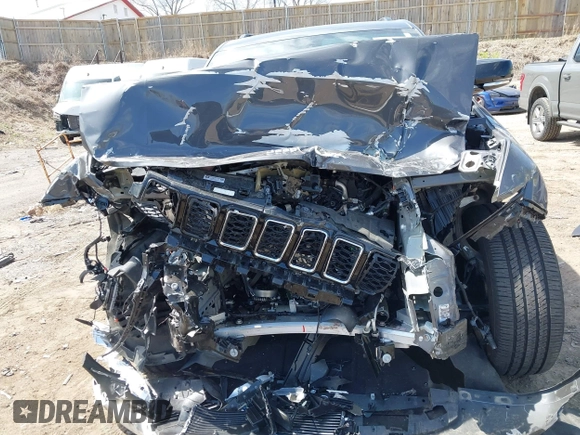 2024 Jeep Grand Cherokee Limited with VIN 1C4RJKBG2R8531452, listed as a IAAI auction lot 42099767 with 13,398 mi miles and . Bid and sale history available at DreamBid. Image 6.