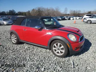 2010 MINI Convertible S z VIN WMWMS3C57ATZ85589, wystawiony jako Copart lot #41797795 z przebiegiem 128 059 mil mil oraz Czysty tytuł • Clean title. Historia ofert i sprzedaży dostępna na DreamBid. Obrazek 4.