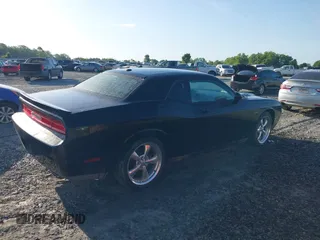 2010 Dodge Challenger R/T Classic z VIN 2B3CJ5DT1AH278254, wystawiony jako IAAI lot #42164074 z przebiegiem 188 834 mil mil oraz . Historia ofert i sprzedaży dostępna na DreamBid. Obrazek 4.