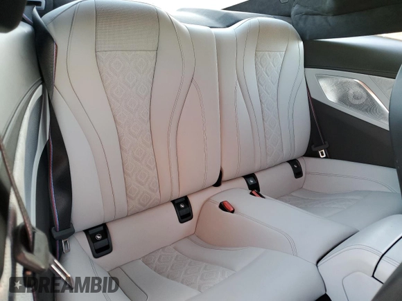 2020 BMW M8 z VIN WBSAE0C02LCD25474, wystawiony jako Copart lot #79533434 z przebiegiem Nie podano mil oraz Szkoda całkowita • Salvage title. Historia ofert i sprzedaży dostępna na DreamBid. Obrazek 11.