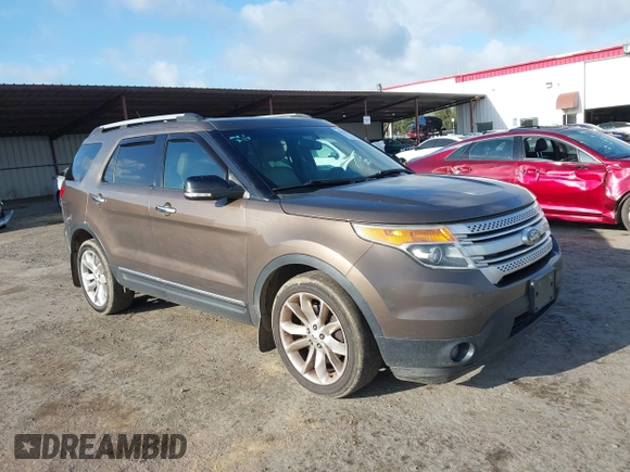 2015 Ford Explorer XLT with VIN 1FM5K8D80FGA93600, listed as a IAAI auction lot 41892821 with 207,028 mi miles and . Bid and sale history available at carsss.com. Image 1.