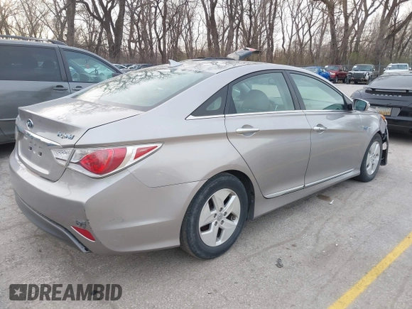 2012 Hyundai Sonata Hybrid with VIN KMHEC4A44CA031963, listed as a IAAI auction lot 41836969 with 251,112 mi miles and . Bid and sale history available at DreamBid. Image 4.