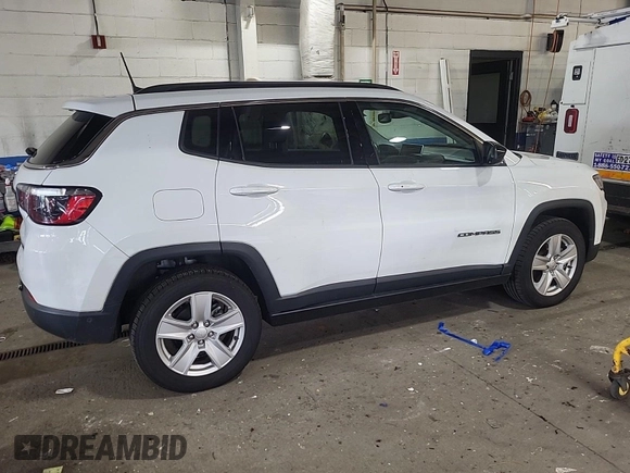 2022 Jeep Compass Latitude z VIN 3C4NJDBB2NT205936, wystawiony jako IAAI lot #42885857 z przebiegiem 39 157 mil mil oraz . Historia ofert i sprzedaży dostępna na DreamBid. Obrazek 2.