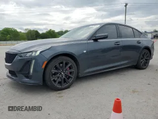 2022 Cadillac CT5 Sport z VIN 1G6DU5RK3N0136141, wystawiony jako Copart lot #47079545 z przebiegiem 73 571 mil mil oraz Szkody całkowita. Historia ofert i sprzedaży dostępna na DreamBid. Obrazek 1.