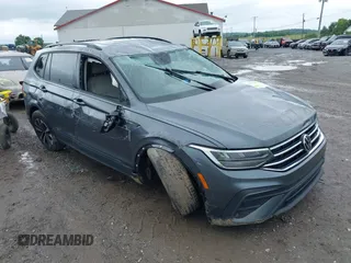 2022 Volkswagen Tiguan S z VIN 3VV1B7AX9NM005125, wystawiony jako IAAI lot #42371110 z przebiegiem 94 060 mil mil oraz . Historia ofert i sprzedaży dostępna na DreamBid. Obrazek 1.