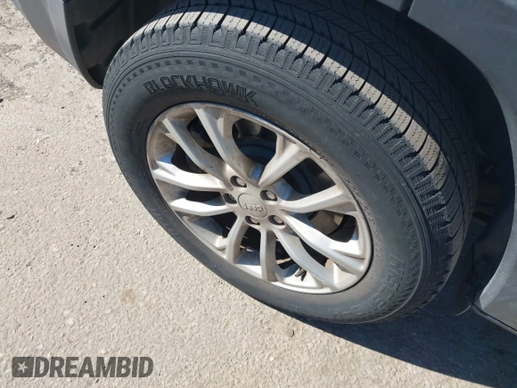 2019 Jeep Cherokee Latitude with VIN 1C4PJMCX7KD146578, listed as a IAAI auction lot 41709586 with 61,134 mi miles. Bid and sale history available at carsss.com. Image 12.