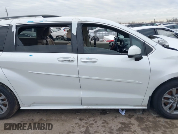 2022 Toyota Sienna XLE with VIN 5TDYRKEC5NS086739, listed as a IAAI auction lot 41277212 with 54,922 mi miles. Bid and sale history available at carsss.com. Image 13.